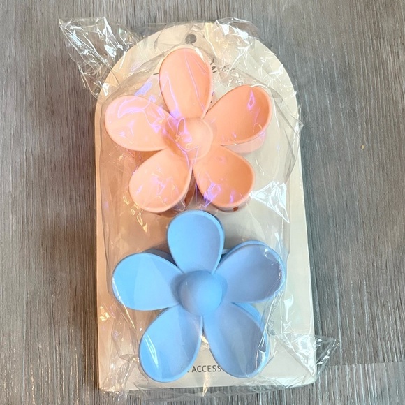 ettika Accessories - Ettika 2-Pack Hair Claw Flowers Clips Pink Nude and Blue Spring Summer Floral